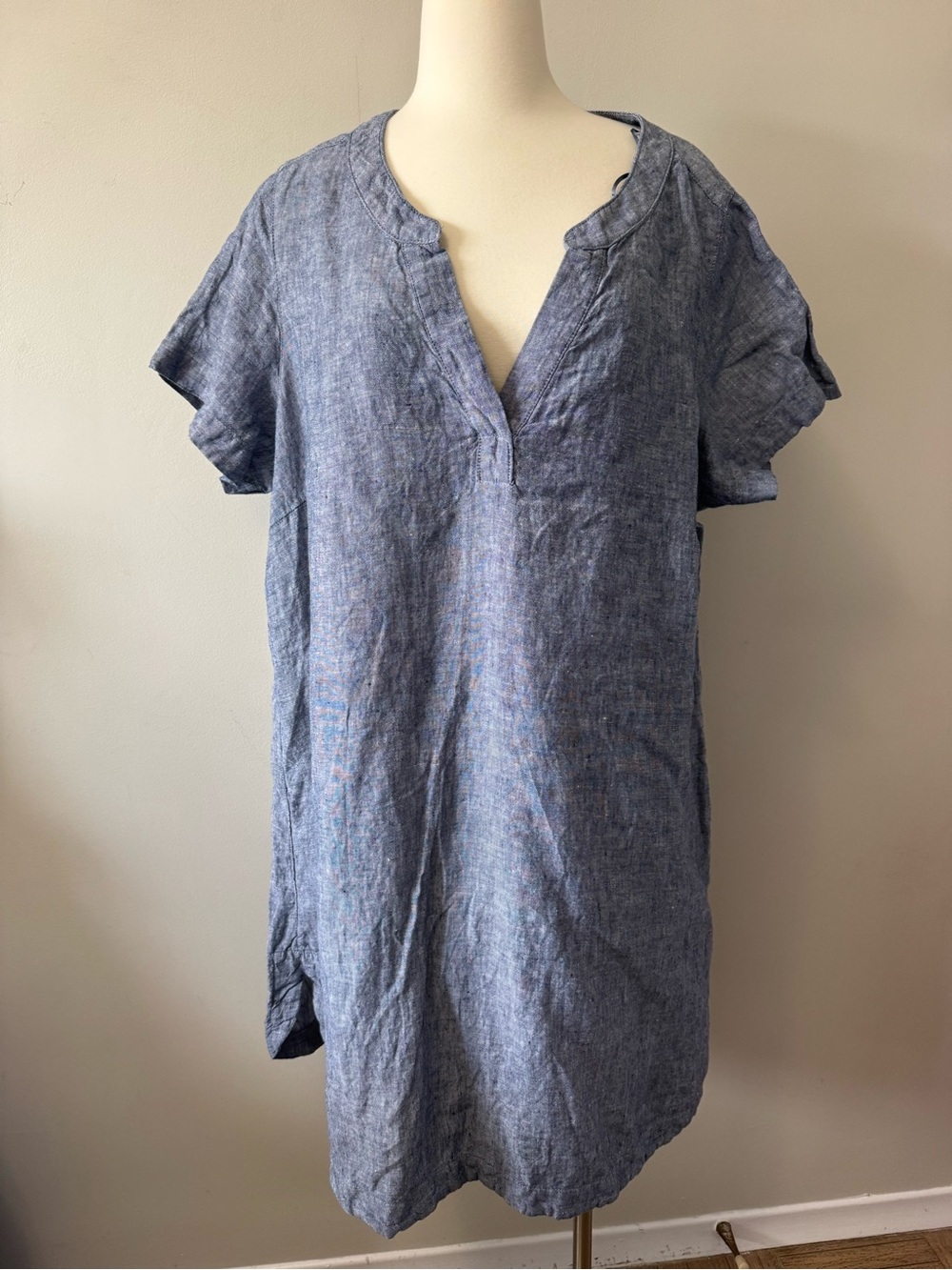 Tahari Chambray-Style V-Notch Mini Linen Dress in Light Blue size 2XL